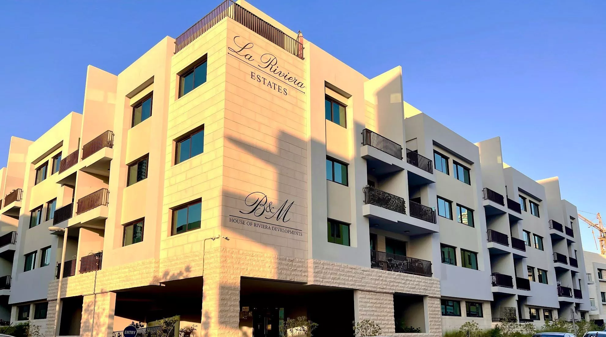 LA RIVIERA ESTATE