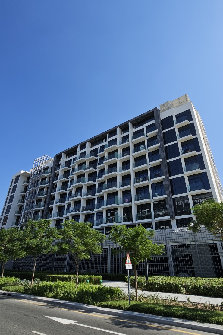Azizi Riviera 33
