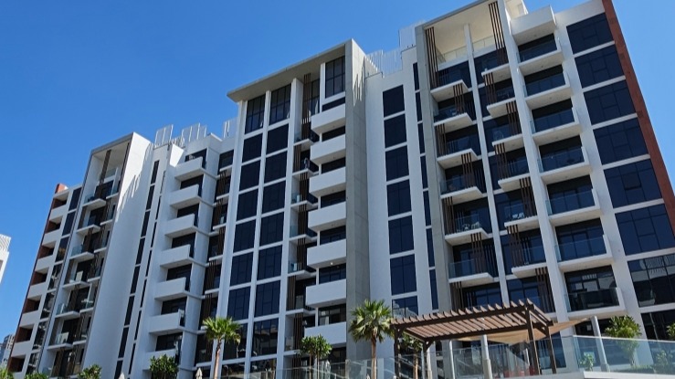 Azizi Riviera 24