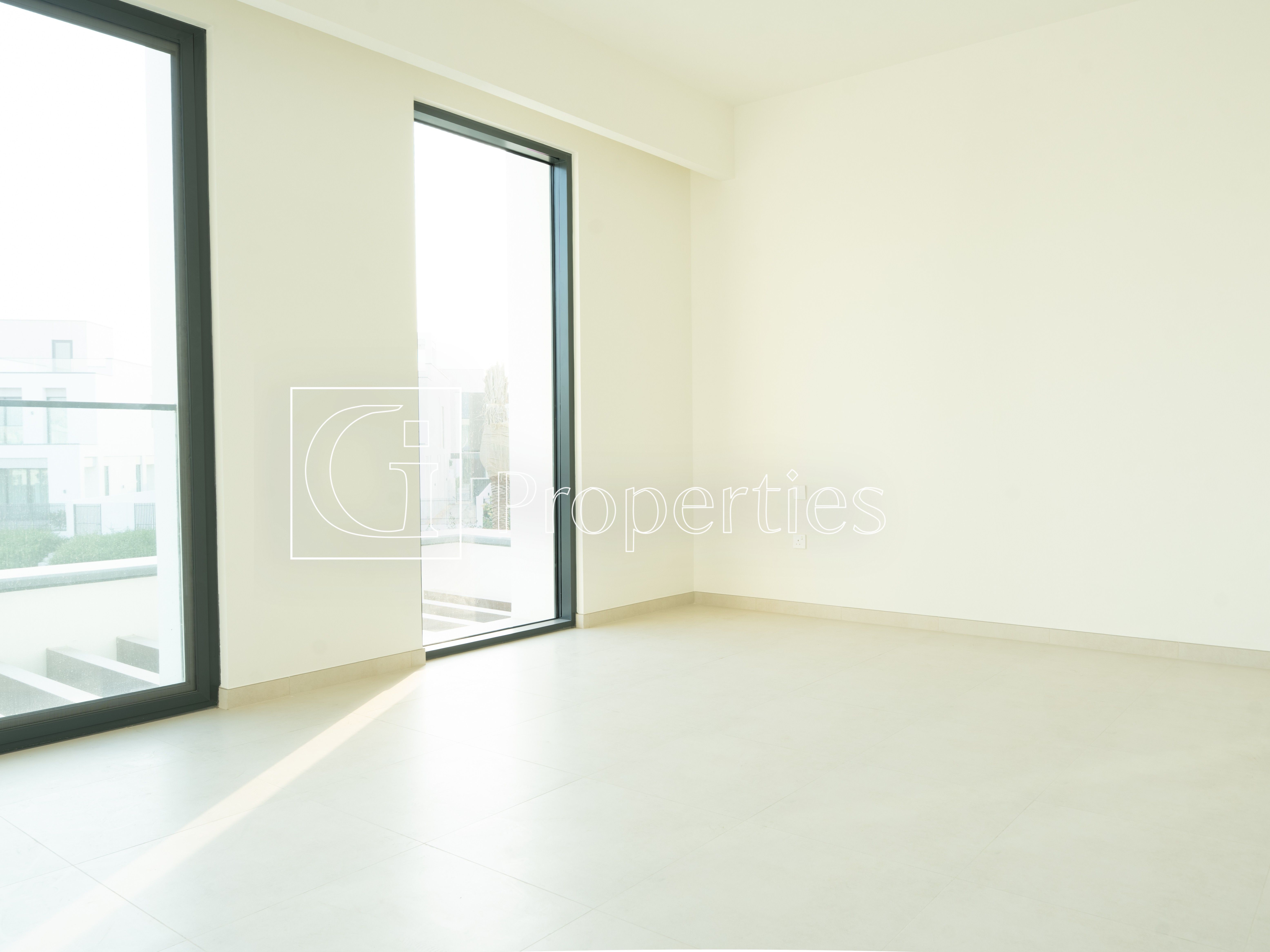 Brand New | Vacant | Huge Landscaped Plot - 9