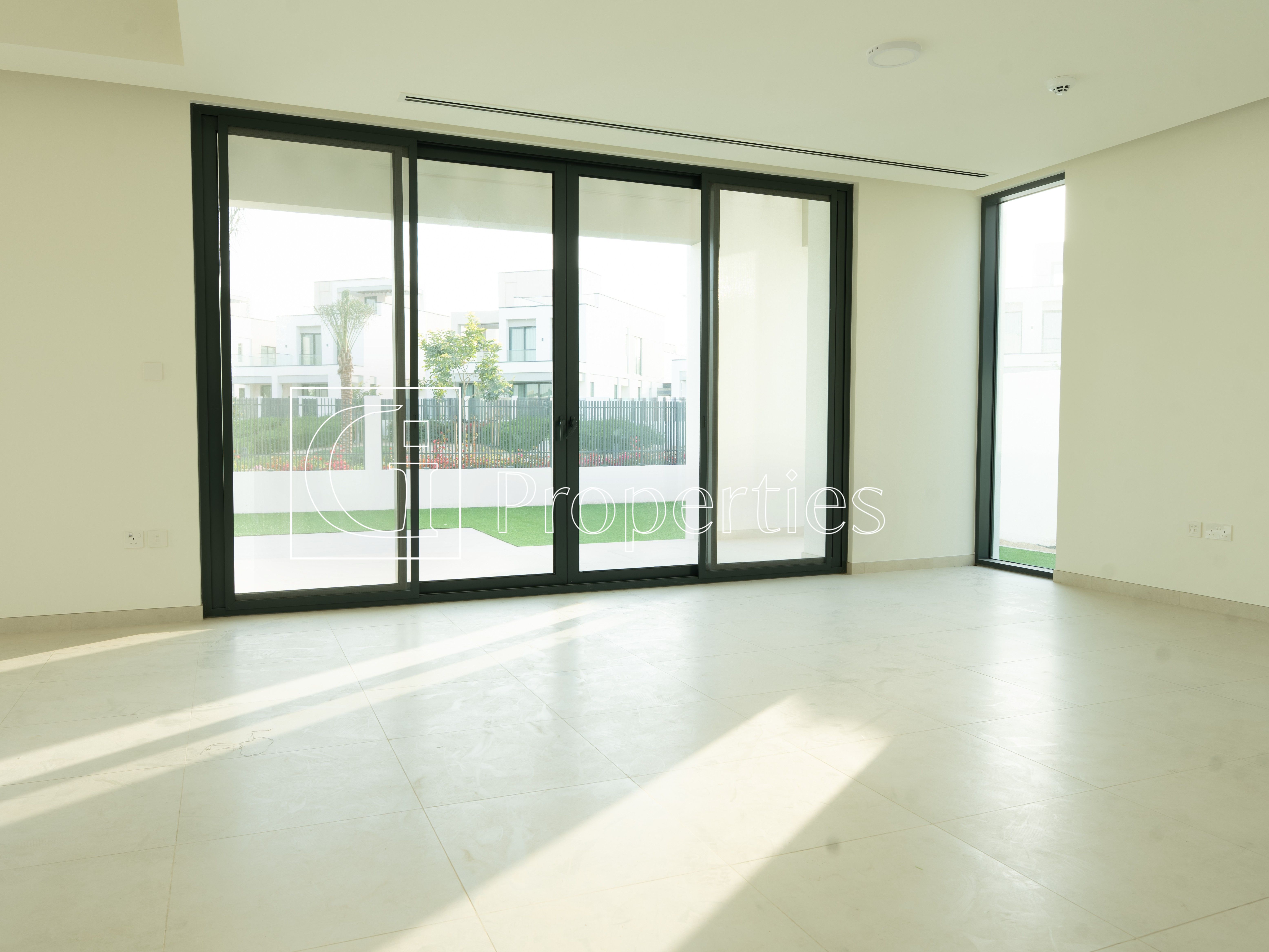 Brand New | Vacant | Huge Landscaped Plot - 4