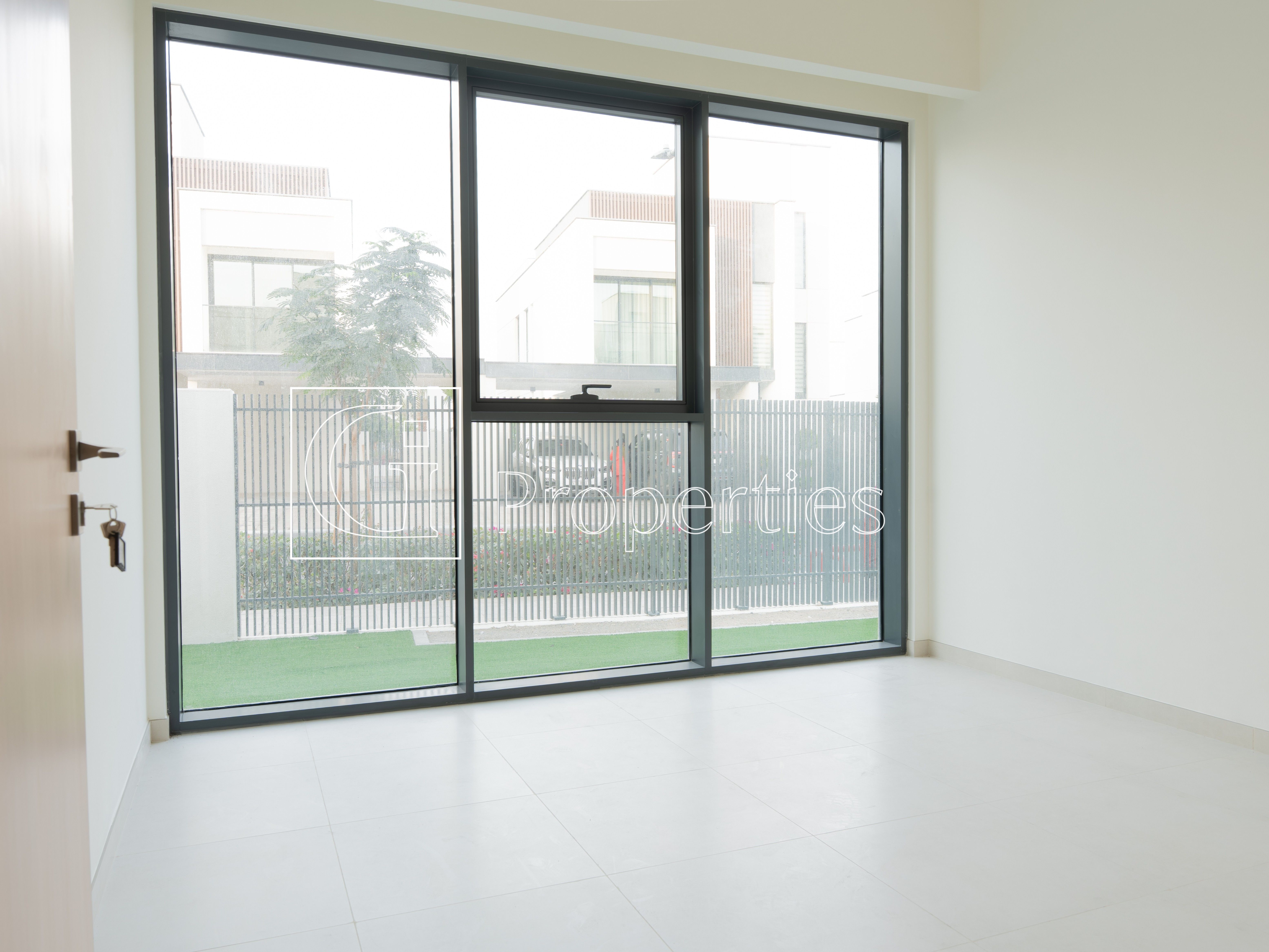 Brand New | Vacant | Huge Landscaped Plot - 11