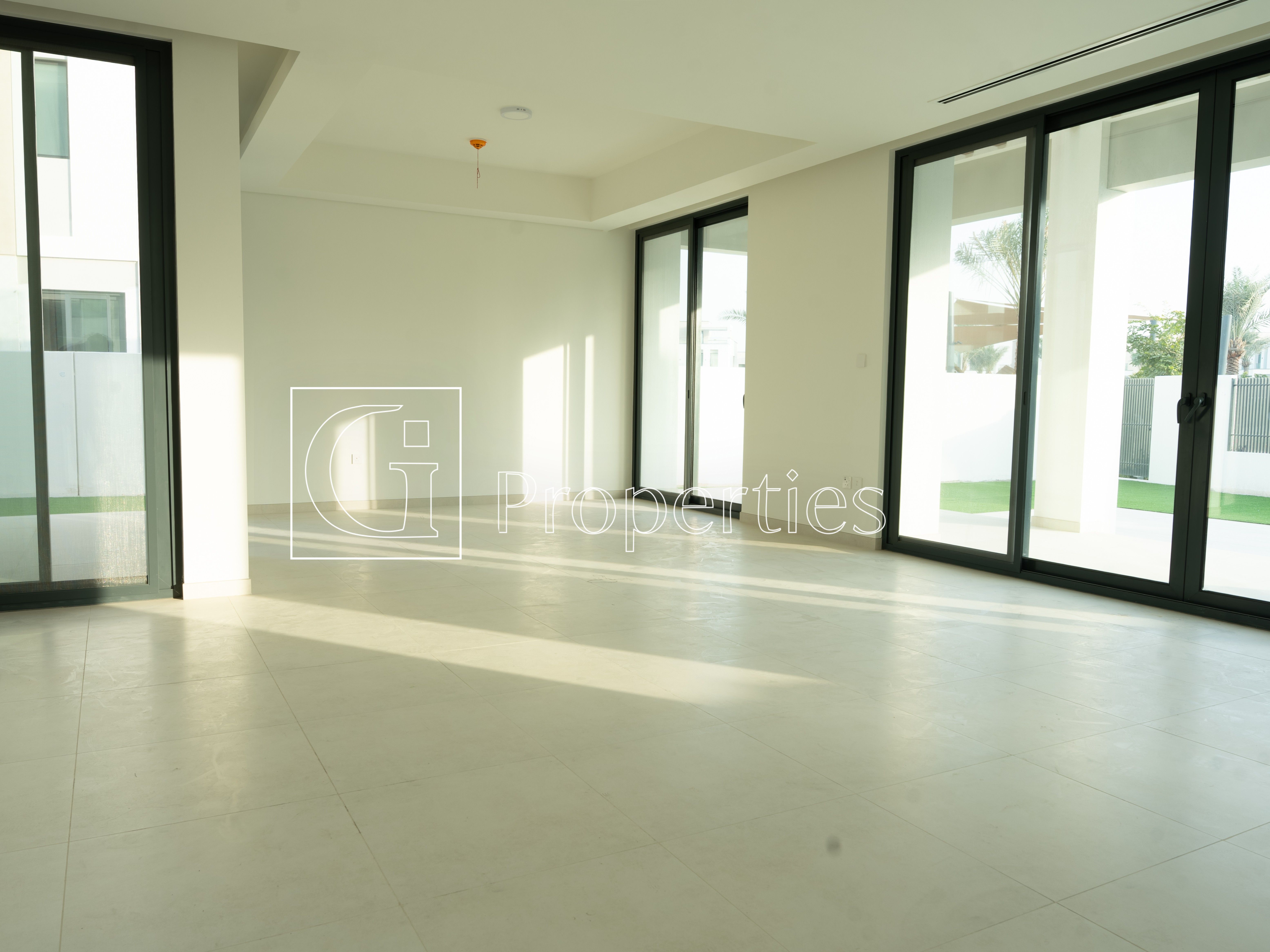 Brand New | Vacant | Huge Landscaped Plot - 5