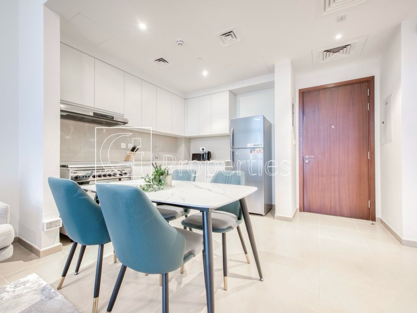 Fully Furnished | Pool Views | High Floor - 6