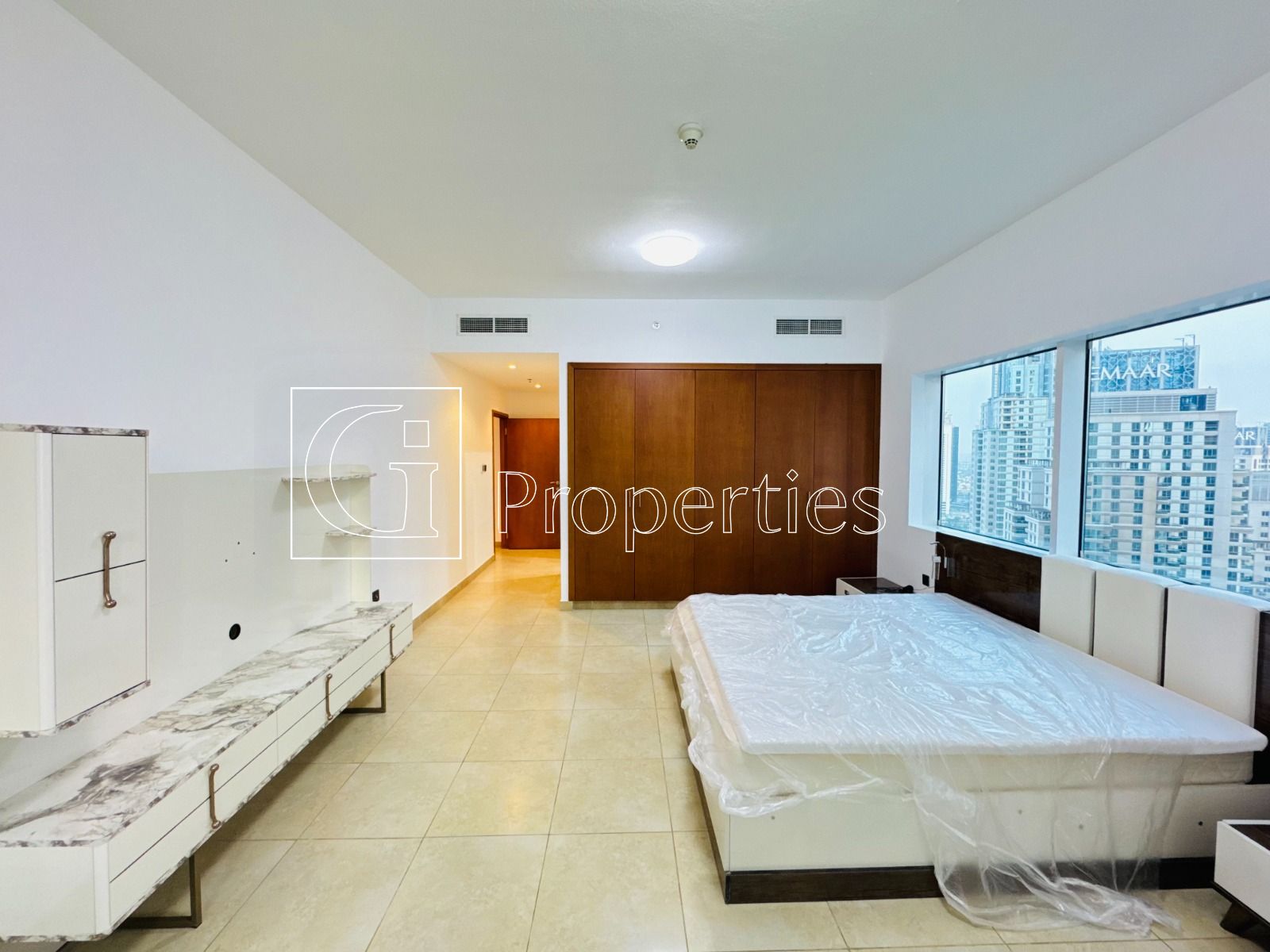 Spacious and Bright | Semi-High Floor | Near Tram - 7
