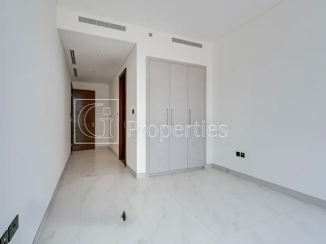 Crystal Lagoon | Brand New | Unfurnished | Vacant - 12