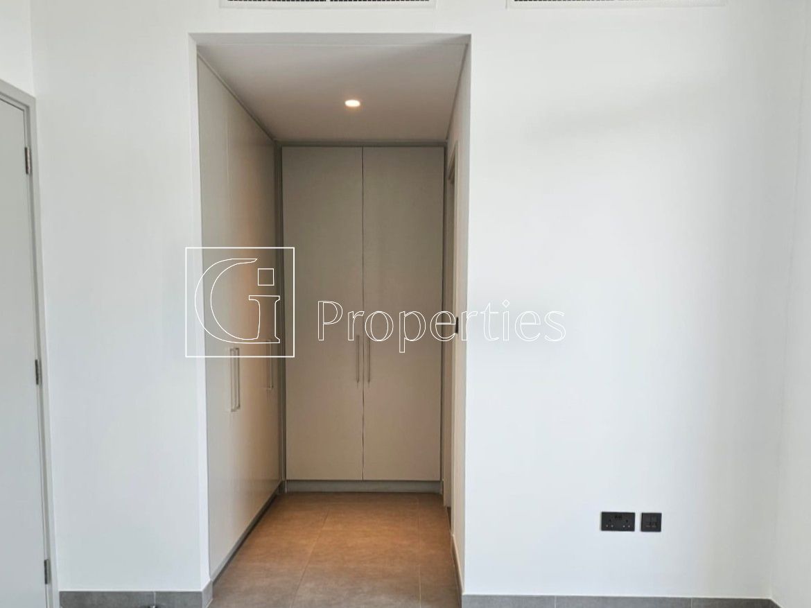 Facing Park View | Single Row | Vacant - 12