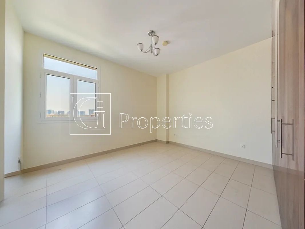 Unfurnished | High Floor | 1Minute walk from Metro - 10