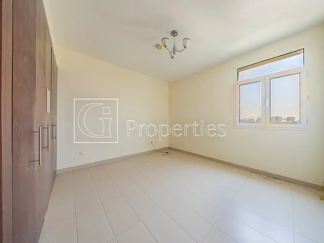 Unfurnished | High Floor | 1Minute walk from Metro - 9